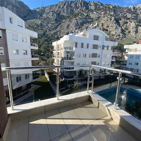 Уютна квартира с бассейном и парковкой(1+1) Апартаменты